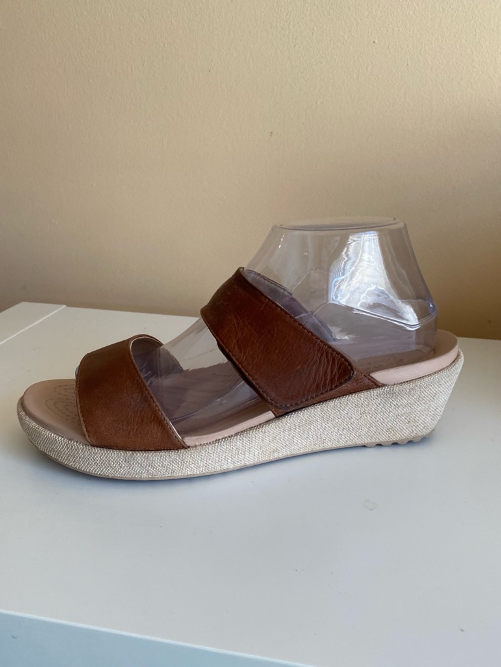 Crocs A-Leigh Sandal Woman 9 Wedge Heel Slides Brown Leather Adjustable - Picture 11 of 11